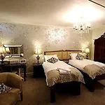 Hotel Logis De France La Chartre-sur-le-Loir
