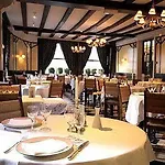מלון Logis De France La Chartre-sur-le-Loir