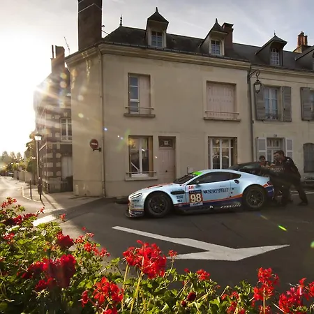 Logis De France Hotel La Chartre-sur-le-Loir