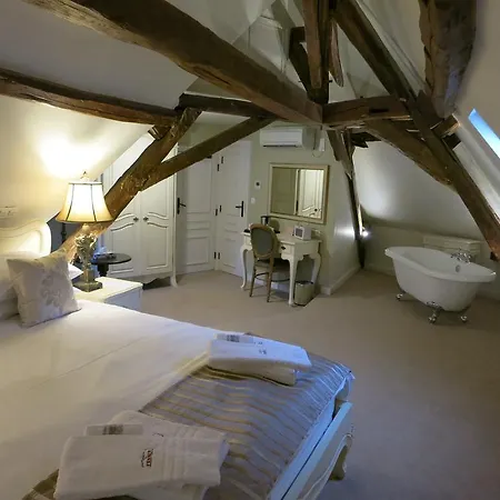 Hotel Logis De France La Chartre-sur-le-Loir