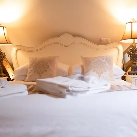 Logis De France La Chartre-sur-le-Loir