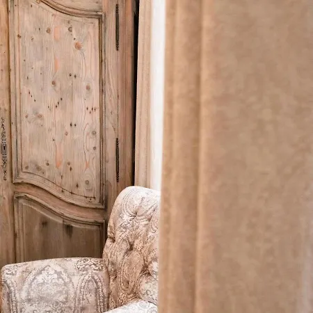 Logis De France Hotel La Chartre-sur-le-Loir