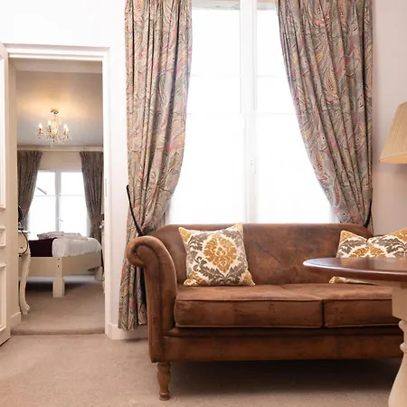 Logis De France Hotel La Chartre-sur-le-Loir