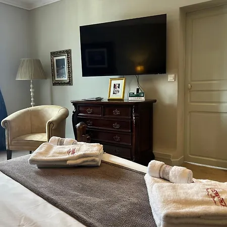 Logis De France 3* La Chartre-sur-le-Loir