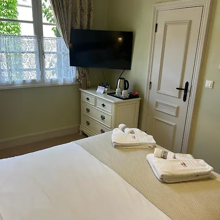 فندق Logis De France La Chartre-sur-le-Loir