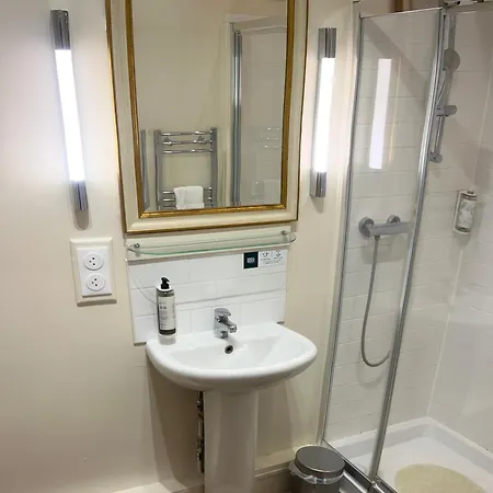 Logis De France Hotel La Chartre-sur-le-Loir