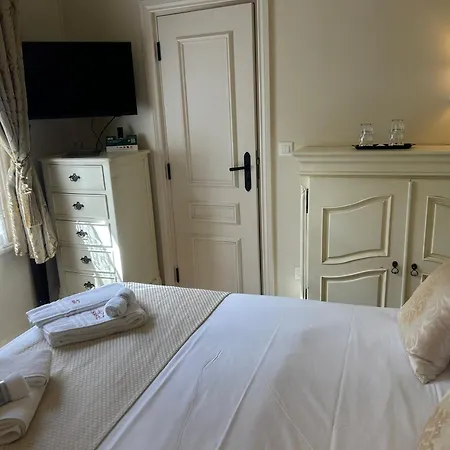 Szálloda Logis De France La Chartre-sur-le-Loir