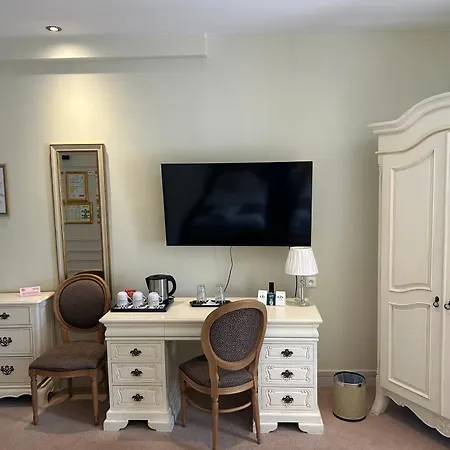 Logis De France 3* 라챠터수르르로얼