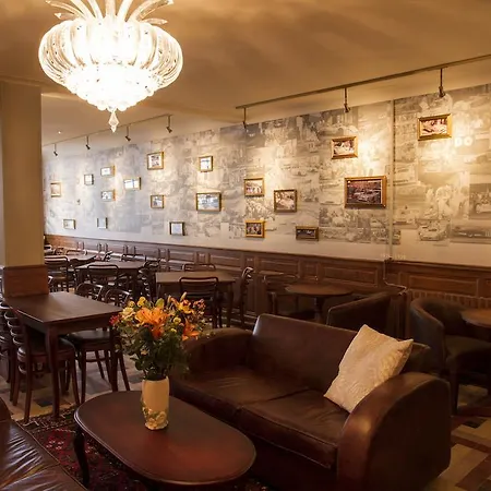 Hotel Logis De France La Chartre-sur-le-Loir