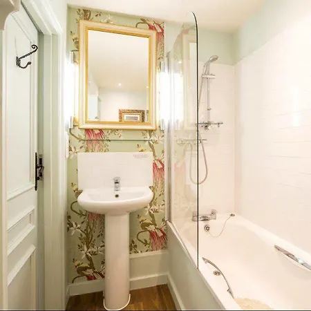 Logis De France Hotel La Chartre-sur-le-Loir