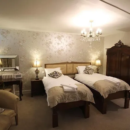 Logis De France La Chartre-sur-le-Loir