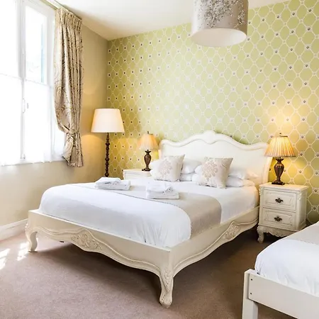 Logis De France 3* La Chartre-sur-le-Loir