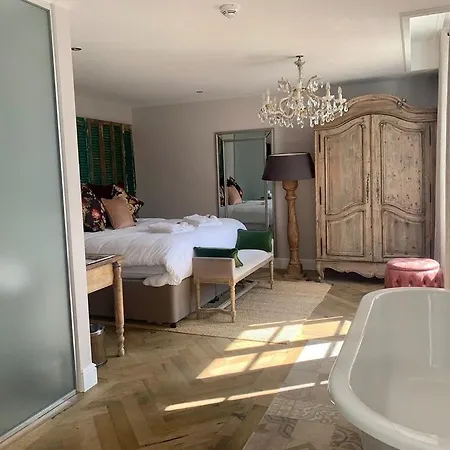 Hotel Logis De France La Chartre-sur-le-Loir