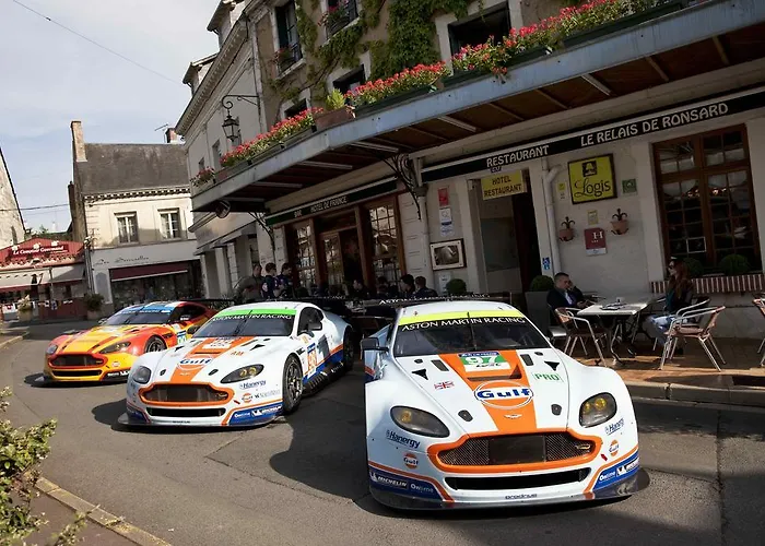 Logis De France Hotel La Chartre-sur-le-Loir