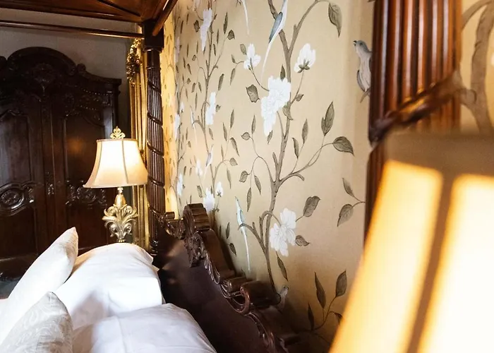 Logis De France La Chartre-sur-le-Loir