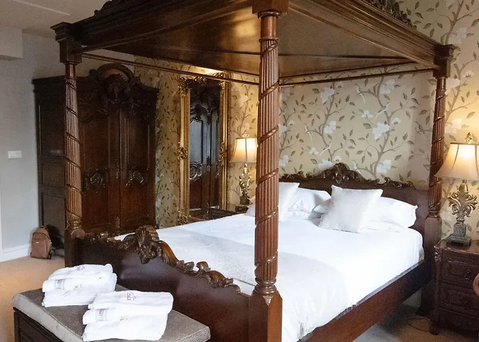 Hotel Logis De France La Chartre-sur-le-Loir