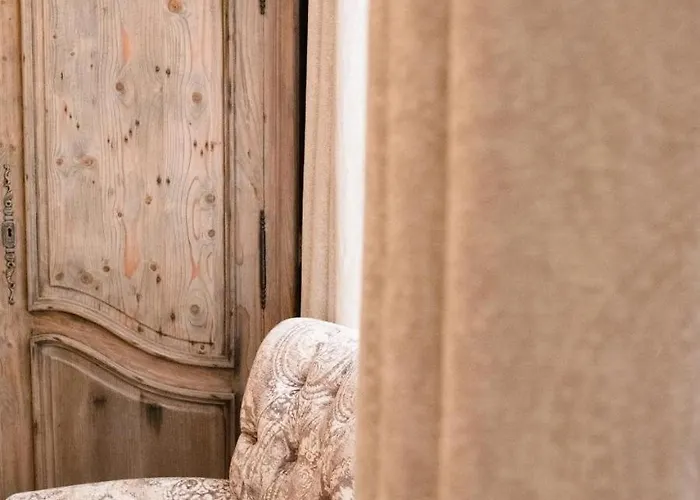 Logis De France Hotel La Chartre-sur-le-Loir