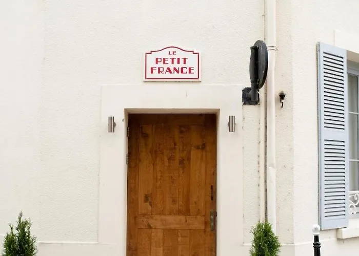 Hotel Logis De France La Chartre-sur-le-Loir