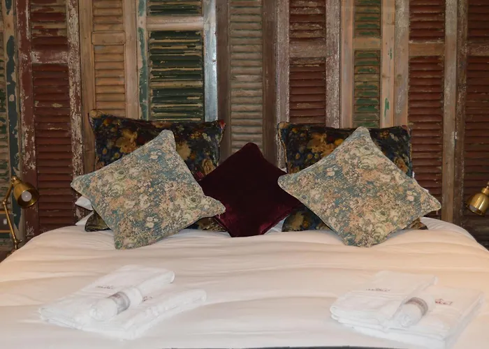 Logis De France 3* La Chartre-sur-le-Loir