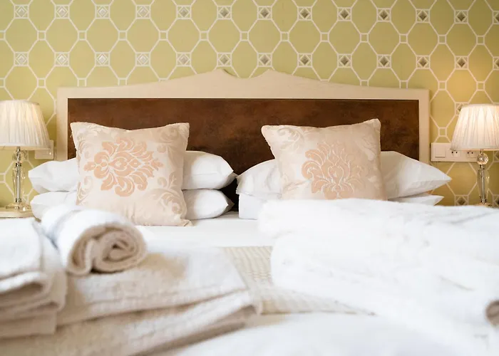 Logis De France 3* La Chartre-sur-le-Loir