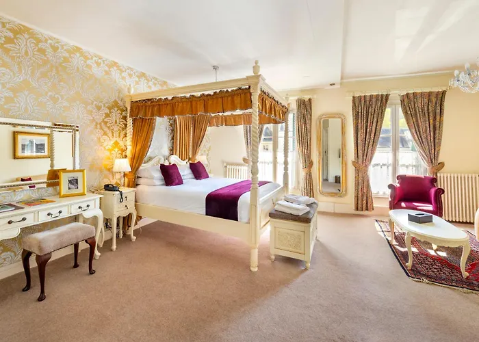 Logis De France La Chartre-sur-le-Loir