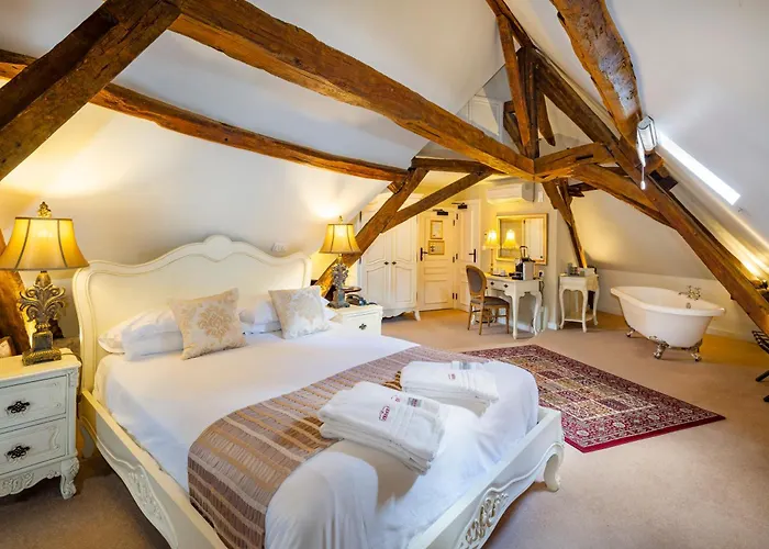 Logis De France Hotel La Chartre-sur-le-Loir