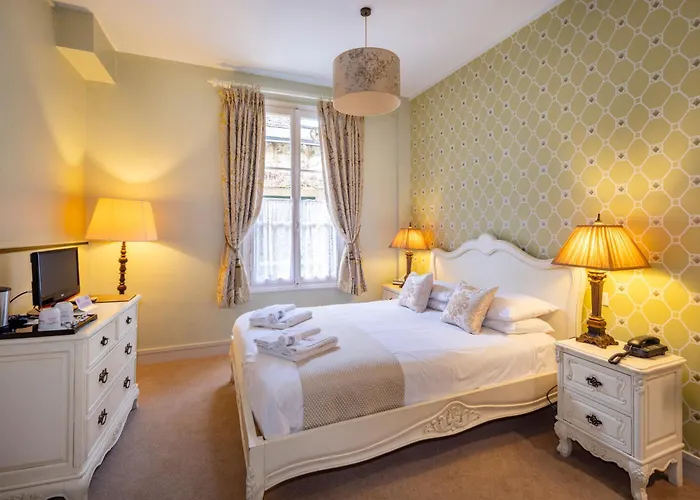 Logis De France La Chartre-sur-le-Loir