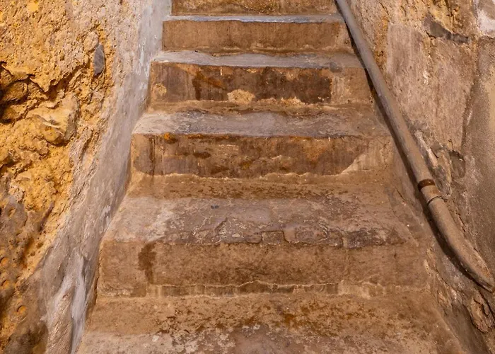 Logis De France 3* La Chartre-sur-le-Loir