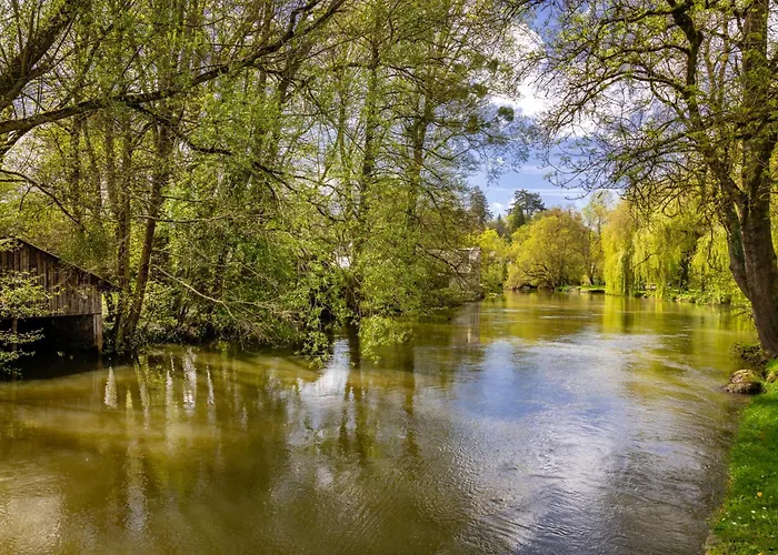 Logis De France Hotel La Chartre-sur-le-Loir