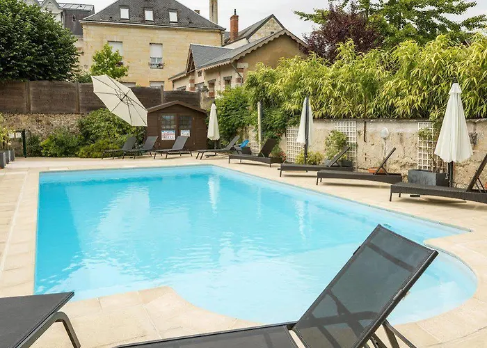 Logis De France Hotel La Chartre-sur-le-Loir