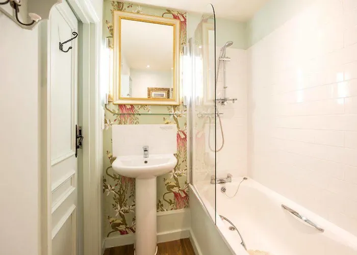 Logis De France Hotel La Chartre-sur-le-Loir