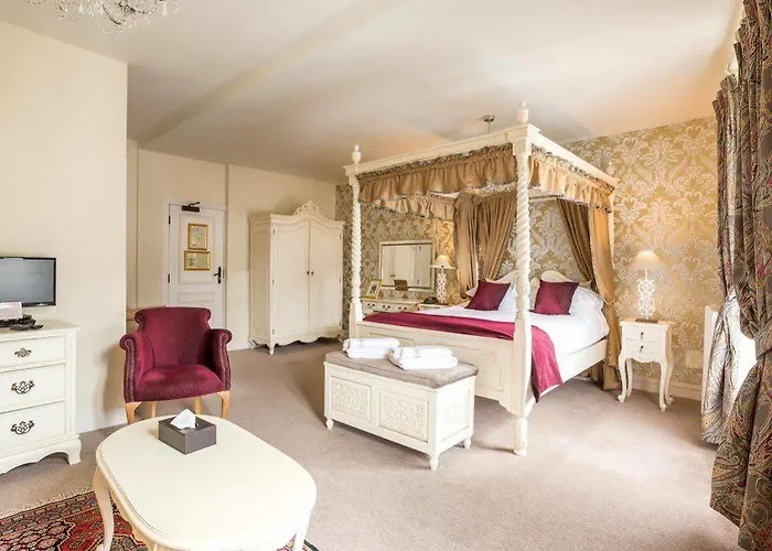 Logis De France La Chartre-sur-le-Loir