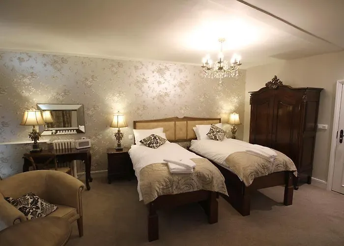 Logis De France La Chartre-sur-le-Loir