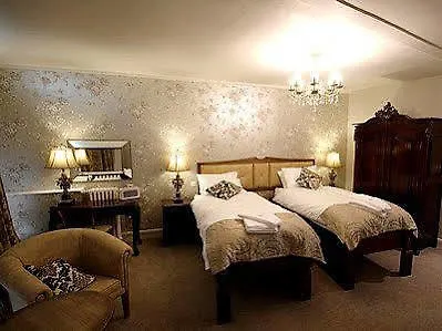 Hotel Logis De France La Chartre-sur-le-Loir