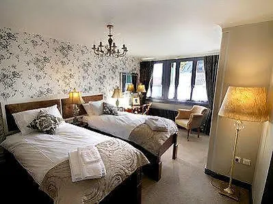 Logis De France Hotel La Chartre-sur-le-Loir