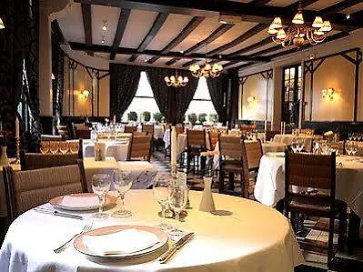 Hotel Logis De France La Chartre-sur-le-Loir